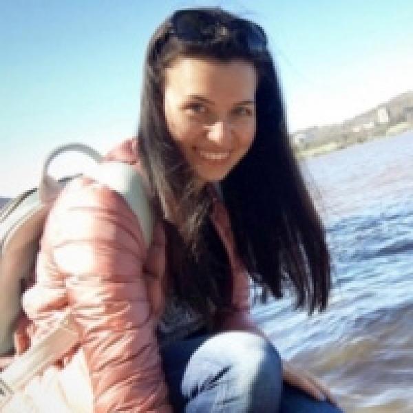 Алёна Щёлокова